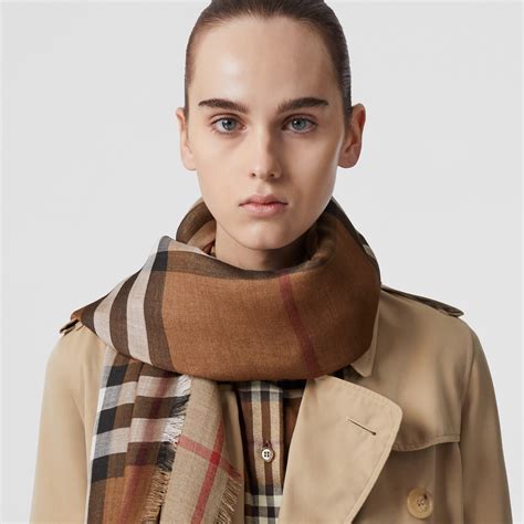 Burberry check lightweight